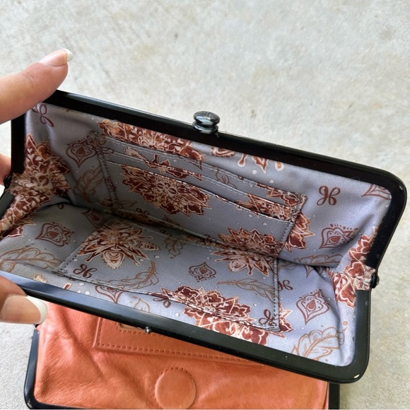 Hobo Lauren Clutch Wallet - Picture 9 of 11